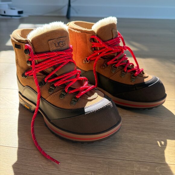 UGG DRY TECH VIBRANT (SIZE 6) - Picture 1 of 6